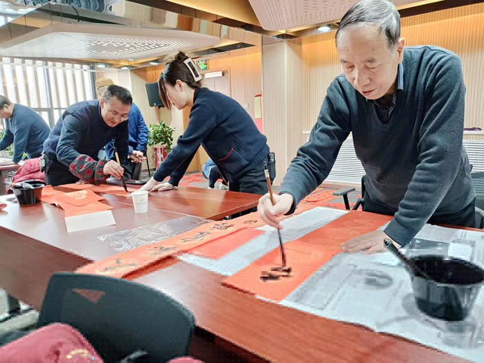 “淡淡墨香飄，濃濃新春情”蘭州普瑞眼視光醫(yī)院給患者送